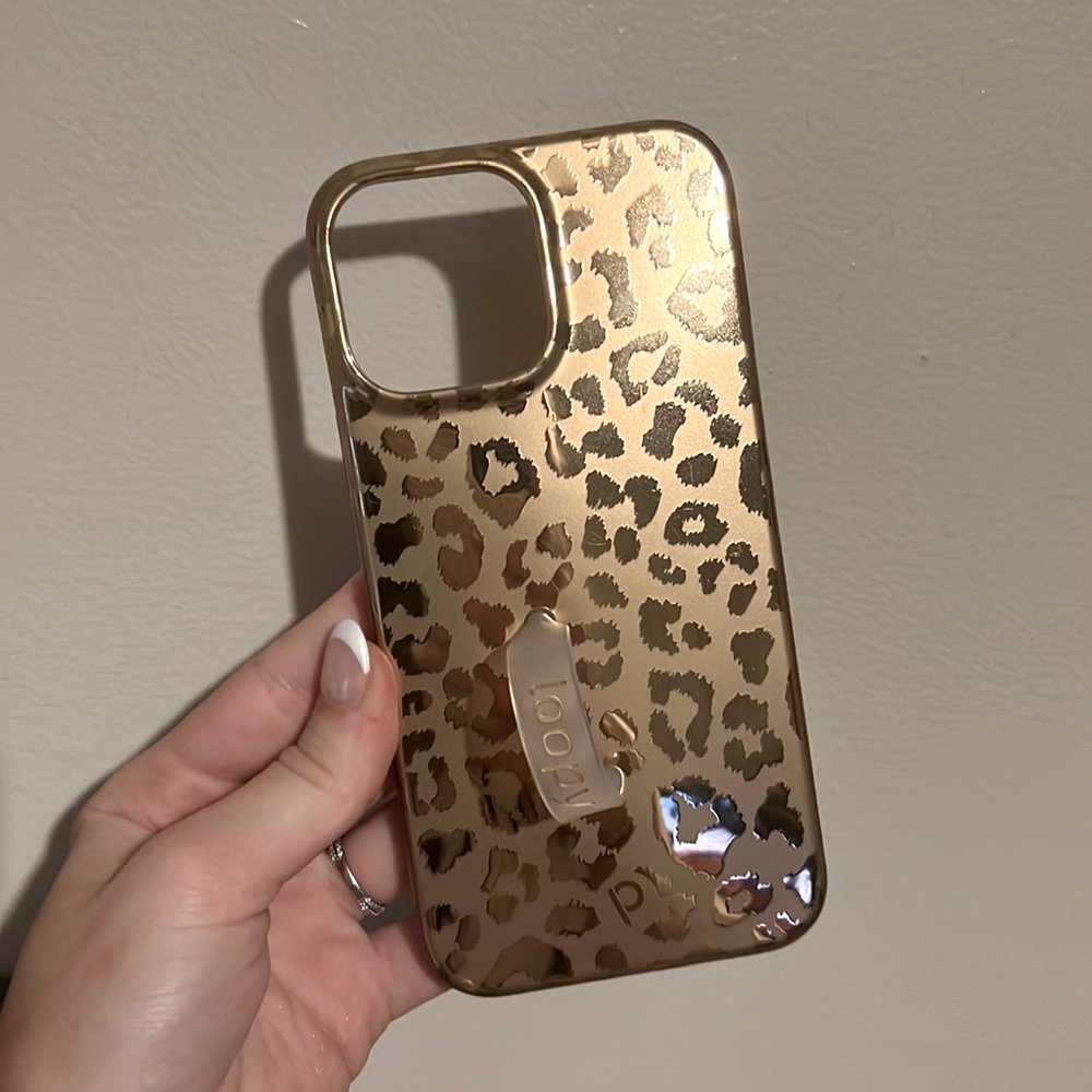 Loopy Iphone 13 pro max case.